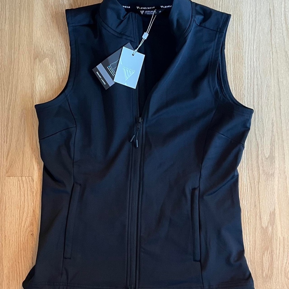 New with Tags Levelwear Vest black size small
